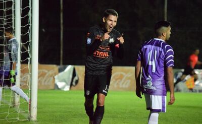 El “Águila” vuela a otra faseDiego Javier Doldán Zacarías (32 años) celebra uno de sus tres goles convertidos anoche. Foto: @clubgralDiaz