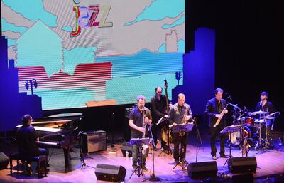 El sexteto argentino Escalandrum llegó a múltiples posibilidades sonoras con su música.