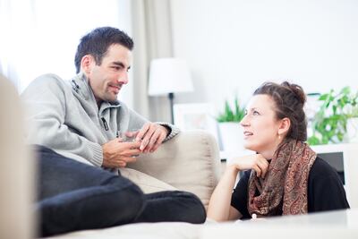 Los especialistas recomiendan que las parejas hablen frecuentemente sobre su idea de futuro.