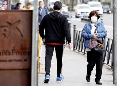 Personas caminando por calles en España. Una paraguaya residente en este país compartió sus vivencias.