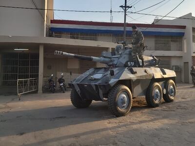 Tanque militar, hoy frente a la Penitenciaría Nacional de Tacumbú.