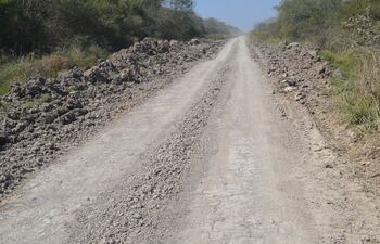camino-que-conduce-a-bahia-negra-alto-paraguay-con-apenas-una-lluvia-este-tramo-se-convertira-en-un-pequeno-riacho-numerosas-familias-quedarian-193844000000-1496642.jpg