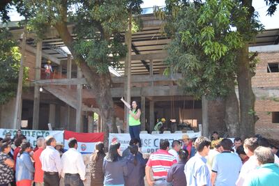 Esta manifestación de asegurados y jubilados  del IPS, en octubre del año pasado,  derivó en la paralización de las obras.