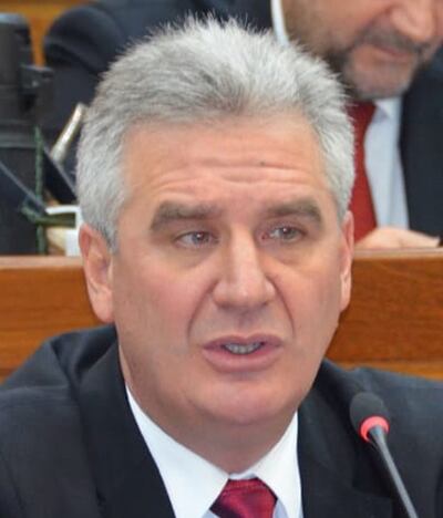 El senador Enrique Bacchetta (ANR-Añetete) dice que debe terminar la política partidaria prebendaria.