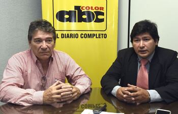 roberto-mosqueda-frutos-i-y-scar-mosqueda-directivos-de-taxipy-en-una-visita-a-abc--203242000000-1441142.jpg