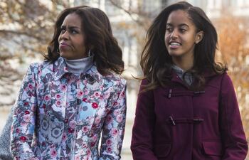 malia-michelle-obama-122640000000-1340590.jpg
