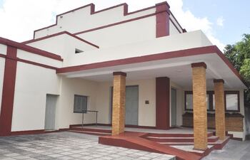 los-trabajos-de-pintura-en-la-parte-exterior-del-teatro-san-alfonso-han-culminado-ahora-se-creo-una-comision-para-seguir-refaccionando-el-sitio-lo-185100000000-1323192.jpg