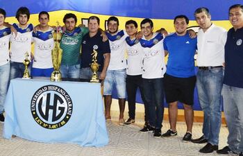 el-plantel-de-futbol-de-salon-de-la-universidad-hispano-guarani-de-san-juan-bautista-misiones-que-se-consagro-en-el-certamen-desarrollado-en-corone-231747000000-1325992.jpg