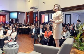 monica-flores-barragan-directora-general-de-manpowergroup-latinoamerica-ayer-en-el-foro-de-la-cap-sobre-liderazgo-femenino-y-diversidad-en-el-carm-201834000000-1579127.jpg