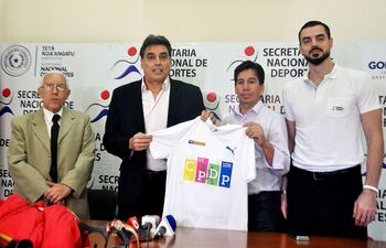 el-ministro-de-deportes-victor-pecci-junto-a-los-representantes-del-cpdp-pedro-garcia-alberto-diaz-y-bruno-zanotti-en-rueda-de-prensa--231020000000-1527972.jpg