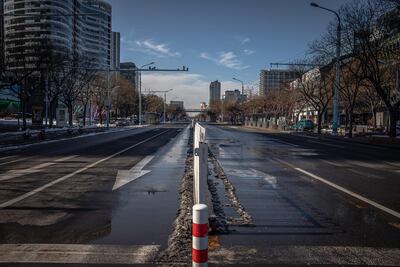Vista de las calles vacías en el barrio de Sanlitun, Pekín, China, el sábado pasado.