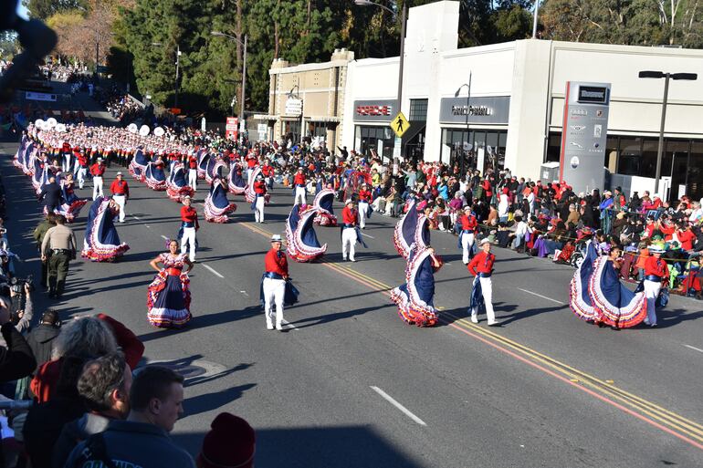 La banda musical Zarcero de Costa Rica durante el Desfile de las Rosas.
