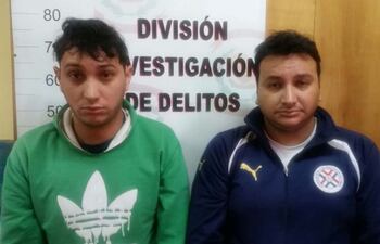 alexander-i-junto-a-su-hermano-victor-manuel-detenidos-en-la-division-investigacion-de-delitos-del-area-central-el-tercer-hermano-walter-estaria-203637000000-1495659.jpg