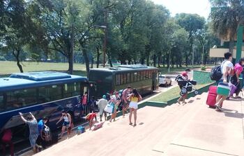 En la Academia Militar se alojó el primer grupo de compatriotas que deberá guardar cuarentena obligatoria, por haber llegado del exterior.