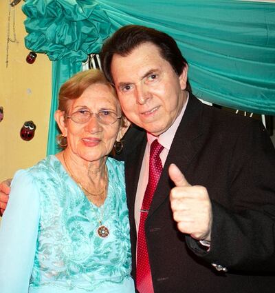 Rosita Vera vda. de Rivas cumplió 81 años y lo festejó en su residencia del barrio Achucarro de San Antonio junto a Óscar Pérez y La Alegre Fórmula Nueva.