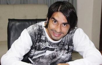 dario-ocampo-firmando-su-nuevo-contrato--231643000000-1459885.jpg