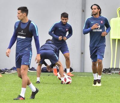 Marcos Cáceres (lesionado) al frente de Jorge Benítez y Josué Colmán, durante la tarea.