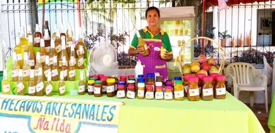 La feria organizada por el comité “Sabor a mango” tiene lugar sobre la calle Mariscal Estigarribia casi La Candelaria, frente al local de la Senatur.