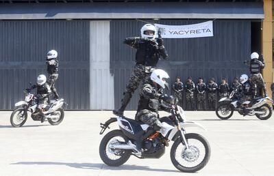 El grupo de Unidad Táctica Motorizada, conocido como Lince, recibió millones de los “gastos sociales” de Yacyretá, tanto para vehículos y armas como para cursos de capacitación.