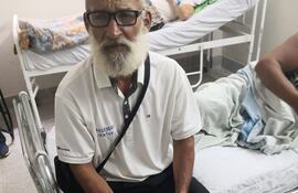 Comen mango en sala de internados del Hospital de Luque.