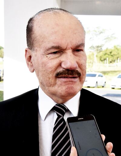 El ministro de Defensa, Bernardino Soto Estigarribia, fue entrevistado ayer en el espigón presidencial.