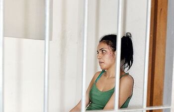 viviana-elizabeth-alvarenga-brandell-aparece-esposada-en-el-calabozo-de-la-fiscalia-de-fernando-de-la-mora--212008000000-1284922.jpg