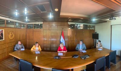 La ministra de Comercio, Liz Cramer, se reunió hoy con representantes de la Cámara de Alimentos y Bebidas de Paraguay.