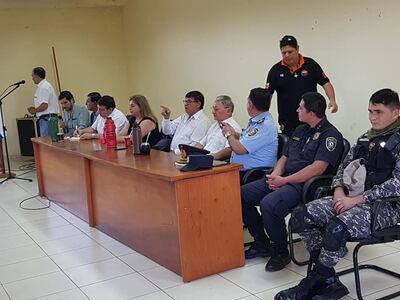Los miembros de la Mesa Coordinadora de Seguridad, durante la reunión de ayer.