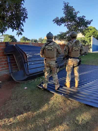 Los agentes militares están en busca del paraguayo.