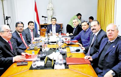 José Raúl Torres Kirmser (izq.) en una foto de la actual composición del Consejo de la Magistratura a donde llegó en representación de Derecho UNA.