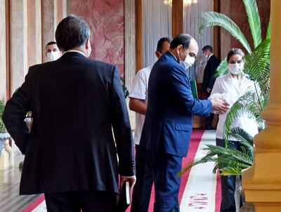 El presidente Mario Abdo Benítez ordenó ayer que solo recibirá la visita  de miembros de su Gabinete estrictamente necesario.