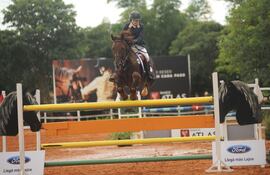 valeria-jimenez-fue-la-vencedora-ayer-del-torneo-interno-del-club-hipico-paraguayo-en-la-categoria-120-de-altura-con-el-montado-wachete-cerrando-el-r-224241000000-1606923.jpg