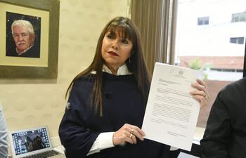 La diputada liberal Celeste Amarilla presentó el pedido de desafuero de sus colegas en forma individual.