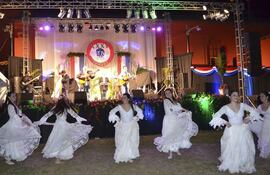 el-ballet-virgen-del-rosario-junto-a-gilberto-ruiz-y-su-grupo-ofrecieron-una-variada-presentacion-de-musica-paraguaya-para-el-deleite-de-los-present-194627000000-610876.jpg