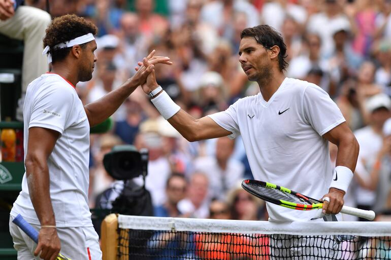 Rafael Nadal avanzó a los octavos de final de Wimbledon.