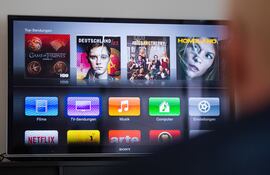 A la hora de comprar un televisor nuevo vale la pena estudiar qué software se necesita. Foto: Andrea Warnecke/dpa-tmn