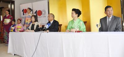 Cristina Tanaka, embajador Naohiro Ishida, Prof. Eiko Fujimoto y Eduardo Higaki.