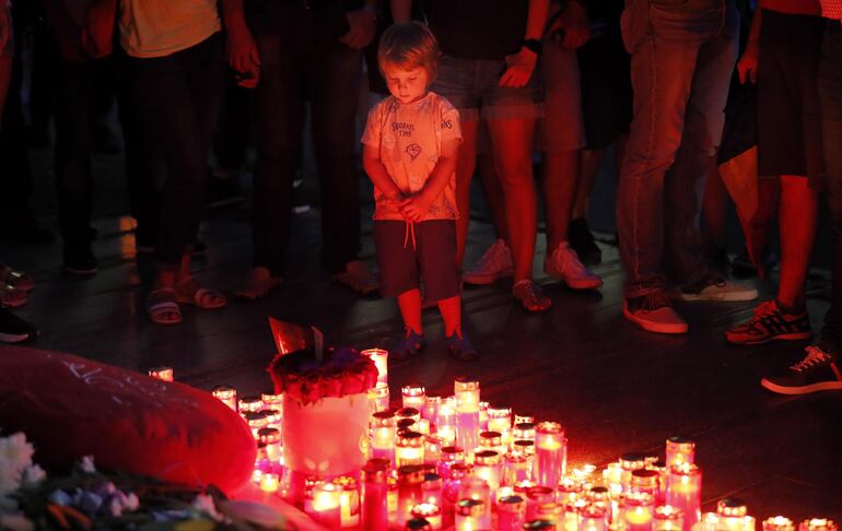 En las calles de Rumania se suceden los homenajes y manifestaciones por el caso de Alexandra Macesanu.