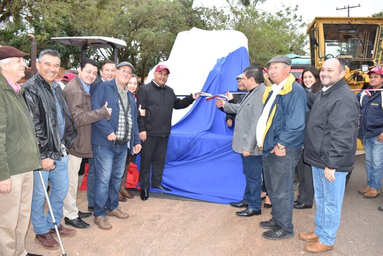 Presentación de nueva excavadora de la comuna de Santaní.