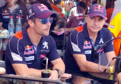 Histórica foto, Carlos Sainz (d) compartiendo un tereré con  Sébastien Loeb, en Asunción.