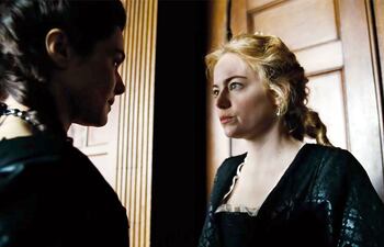 rachel-weisz-y-emma-stone-en-una-escena-de-la-pelicula-la-favorita-inspirada-en-la-realeza-britanica-del-siglo-xviii--211433000000-1807938.jpg
