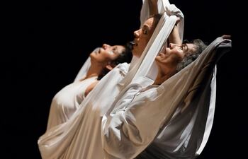 ellas-corrieron-de-la-muerte-nosotras-danzamos-huyendo-del-olvido-reza-el-lema-del-espectaculo-de-danza-guindas-que-subira-a-escena-hoy-y-manan-224914000000-1737561.jpg