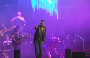 asuncion-bailo-con-romeo-santos-21920000000-1303302.JPG
