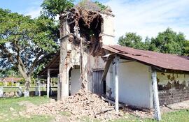 el-historico-templo-san-francisco-solano-de-yabebyry-se-esta-deteriorando-por-desidia-de-las-autoridades--212504000000-558539.jpg