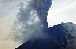 el-volcan-ecuatoriano-tungurahua-experimenta-estos-dias-un-incremento-en-su-dilatada-actividad-eruptiva-archivo-222646000000-495998.jpg