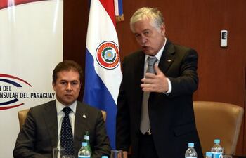 el-canciller-nacional-luis-castiglioni-con-carlos-jorge-biedermann-consul-de-trinidad-y-tobago-ayer--201609000000-1803322.jpg