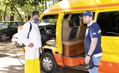 Los transportes escolares fueron fumigados antes de pasar por la verificación de la parte mecánica y de seguridad.