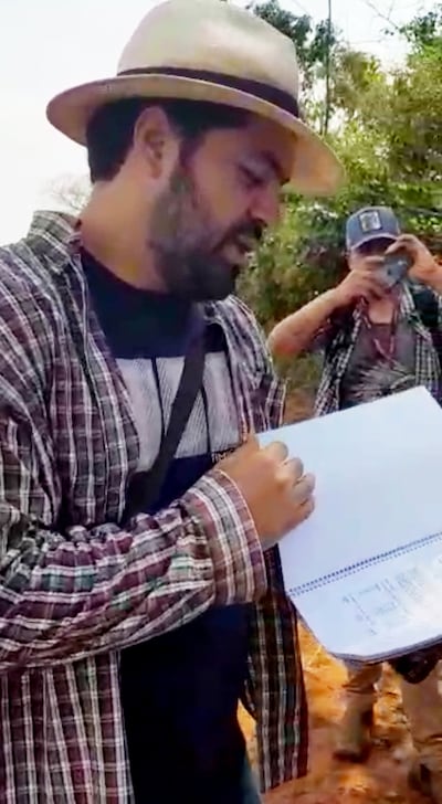David González (PLRA), intendente de Capiibary, tratando de dar explicaciones.