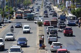 a-lo-largo-de-la-avenida-eusebio-ayala-uno-de-los-principales-corredores-de-entrada-y-salida-de-asuncion-los-giros-a-la-izquierda-en-ambos-sentido-201229000000-1058670.jpg