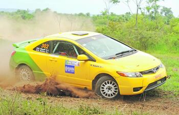 los-pilotos-reinaldo-kikuchihonda-civic-y-alfredo-gomez-autocross-agua-dieron-el-primer-golpe-ayer-en-el-arranque-del-campeonato-regional-super-e-211712000000-1054395.jpg